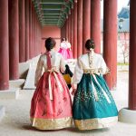 3 traditional items of clothing from European countries