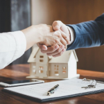 What are some of the qualities that a successful real estate agent must have?